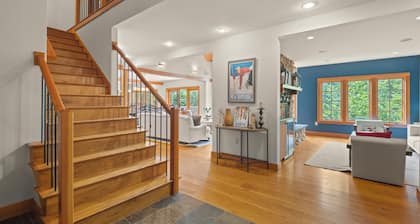 ✨ Spacious 9BR Retreat | 5.5BA | ⛷ Ski Shuttle | 🐾 Pets | 🎮 Games | 🔥 Fire Pit