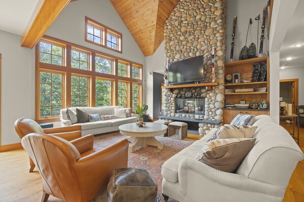 Smart TV, fireplace, video games, offices