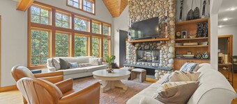 ✨ Spacious 9BR Retreat | 5.5BA | ⛷ Ski Shuttle | 🐾 Pets | 🎮 Games | 🔥 Fire Pit