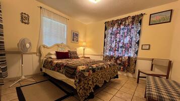 3 Schlafzimmer, Schreibtisch, Bügeleisen/Bügelbrett, kostenloses WLAN