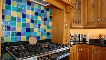 Casa de campo | Cocina privada | Frigorífico, lavavajillas, hervidor eléctrico y tostadora