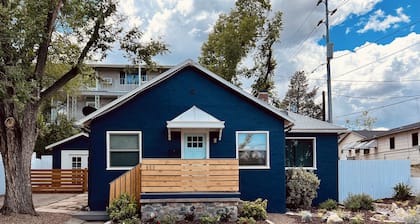 Renovated Retro Bungalow - Walk to Downtown!