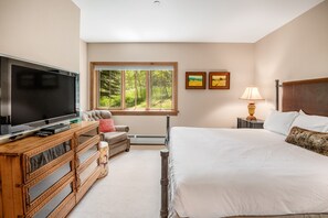 5 Schlafzimmer, Schreibtisch, Bügeleisen/Bügelbrett, WLAN
