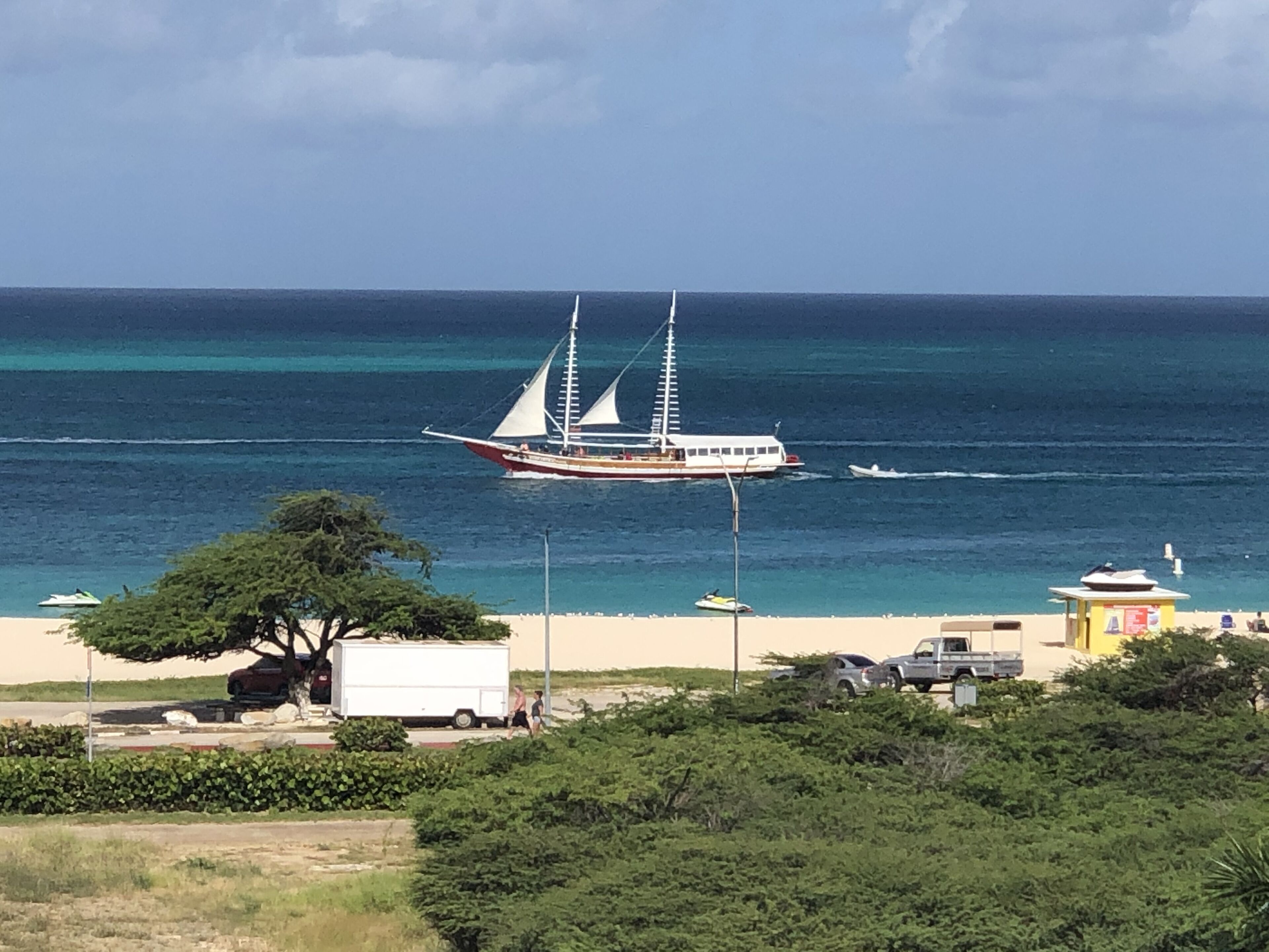 Plage à proximité, chaises longues, serviettes de plage