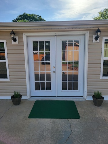 Don Greco ome room for rent with queen size bed