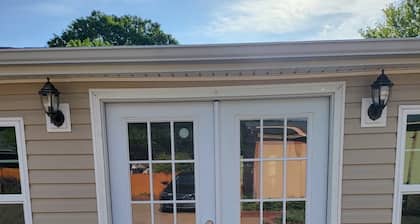 Don Greco ome room for rent with queen size bed