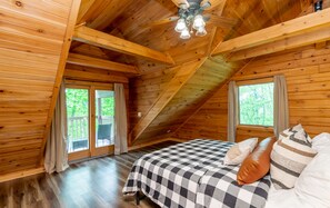 4 bedrooms, free WiFi, bed sheets - Bourbon Trail Cabin -- Central to the Distilleries (Willisburg)