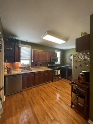 Fridge, microwave, oven, stovetop - Minutes from Churchill Downs & Downtown Lou! (Louisville)