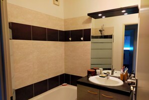 Badewanne, Toilettenpapier