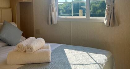 Heavenly Retreat - spacious & peaceful with patio