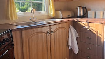 Fridge, microwave, oven, coffee/tea maker