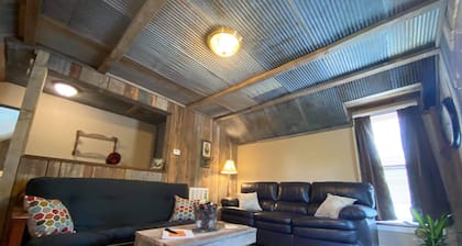 White House Lodge-Cabin Loft Studio