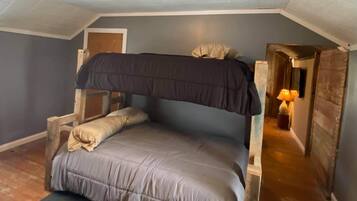 2 slaapkamers, een strijkplank/strijkijzer, gratis wifi, beddengoed