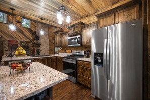 Fridge, microwave, oven, stovetop - Pet-Friendly! ATV Trail Access + Shuffleboard, Hot Tub & Huge Patio Fun (Broken Bow)