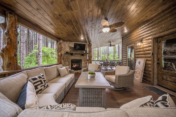 Interior - Pet-Friendly! ATV Trail Access + Shuffleboard, Hot Tub & Huge Patio Fun (Broken Bow)