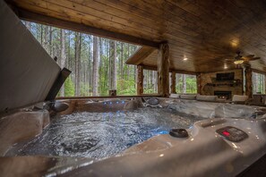 Outdoor spa tub