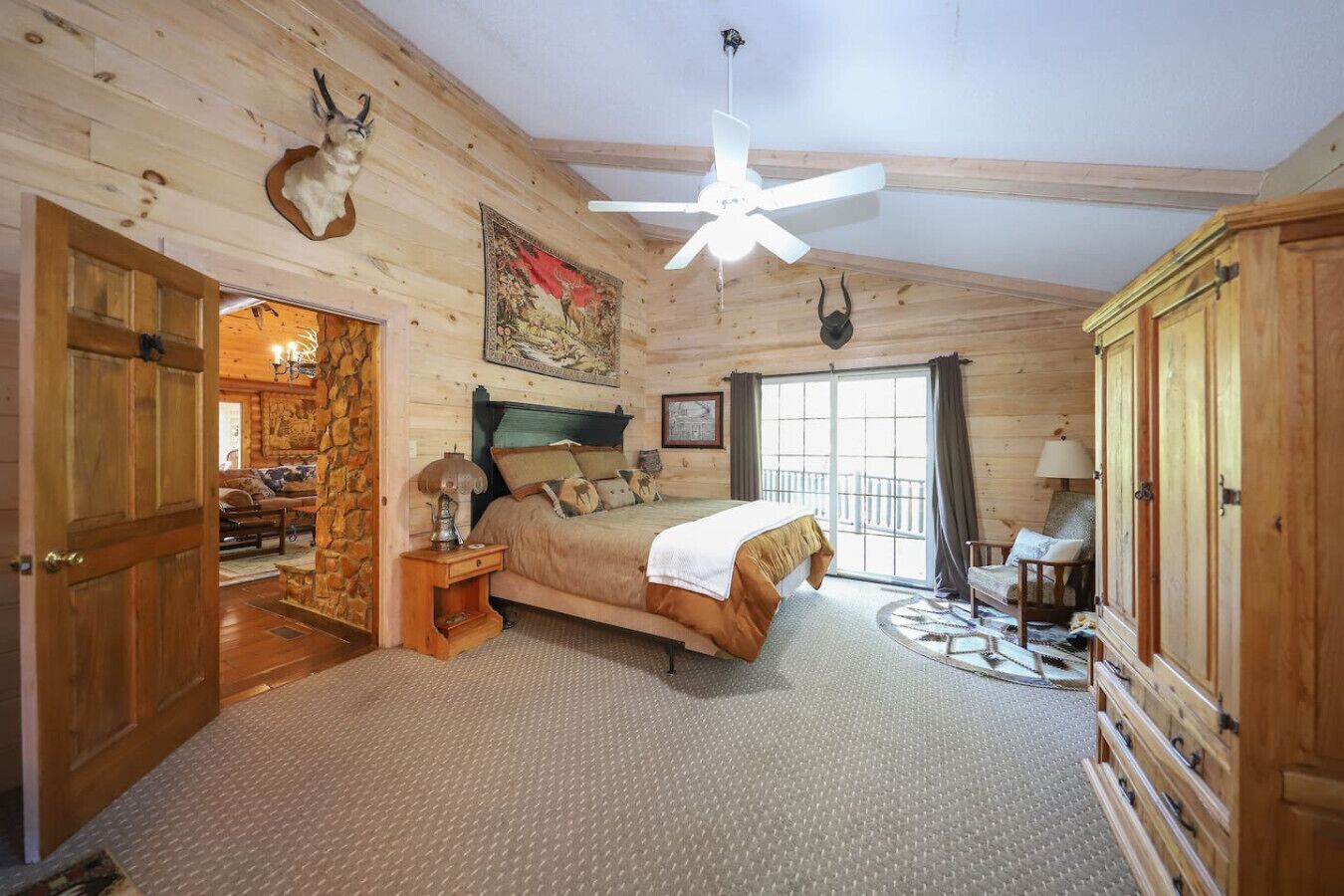 4 bedrooms, iron/ironing board, WiFi