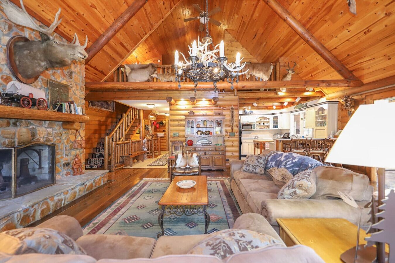 Televisión y chimenea 