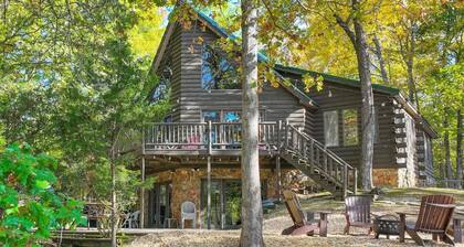 Cabin Retreat with private lake and hot tub!