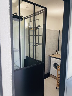Shower, hair dryer, towels, soap - Appartement T2 Port Leucate (Leucate)