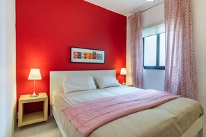 3 bedrooms, WiFi, bed sheets - Stunning - Seafront 3-Bedroom 6th Floor + Garage! (Tas-Sliema)