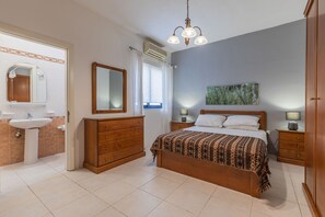 3 bedrooms, WiFi, bed sheets - Stunning - Seafront 3-Bedroom 6th Floor + Garage! (Tas-Sliema)