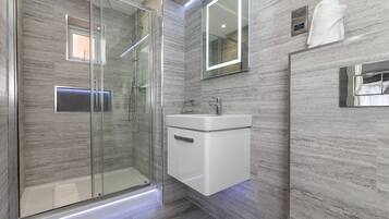 Deluxe Apartment, Ensuite, Garden View (Ground Floor) | Bathroom