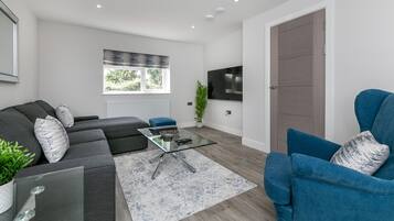 Superior Apartment, Private Bathroom, Garden View (Duplex) | Lounge