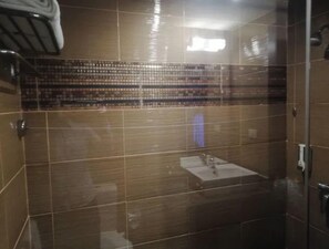 Shower - Book Your Room in The Bosque Hotel (Hurghada)