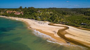 A la platja, cabanes de platja gratuïtes i gandules de platja 