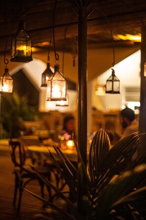 2 restaurants; breakfast, lunch, and dinner served - Hotel Calá & Divino (Porto Seguro)