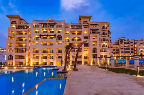 Luxury apartment in Aldau Heights 10301