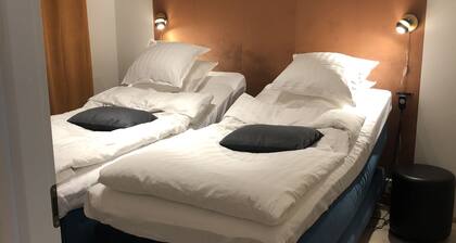 2 Rooms in front of the sea, free parking
