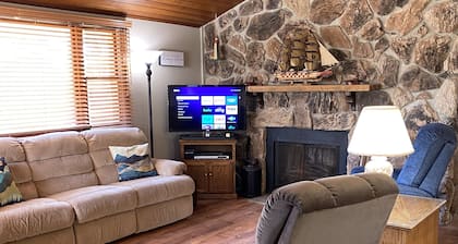 Waterfront Waterport Cottage<br>Fishing at the Dam