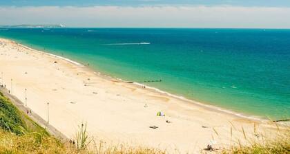 Bournemouth Holiday Home - short walk to beach