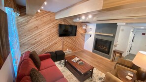 公寓客房, 多張床 (#101 Vail International) | 客廳