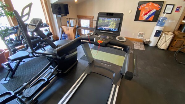 Apartment, Mehrere Betten (#101 Vail International) | Fitnessbereich