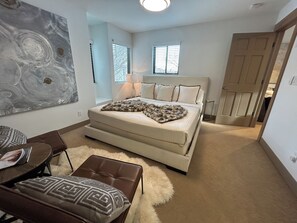 4 bedrooms, desk, travel crib, free WiFi
