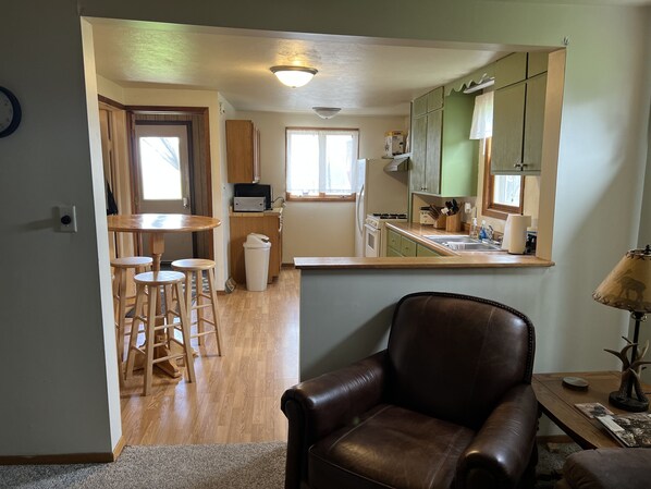 Interior - Great area for hunting and fishing, dog kennel on property (Roslyn)