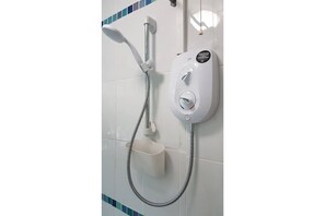 Combined shower/bathtub - Double bedroom in Totnes in a family home (Totnes)
