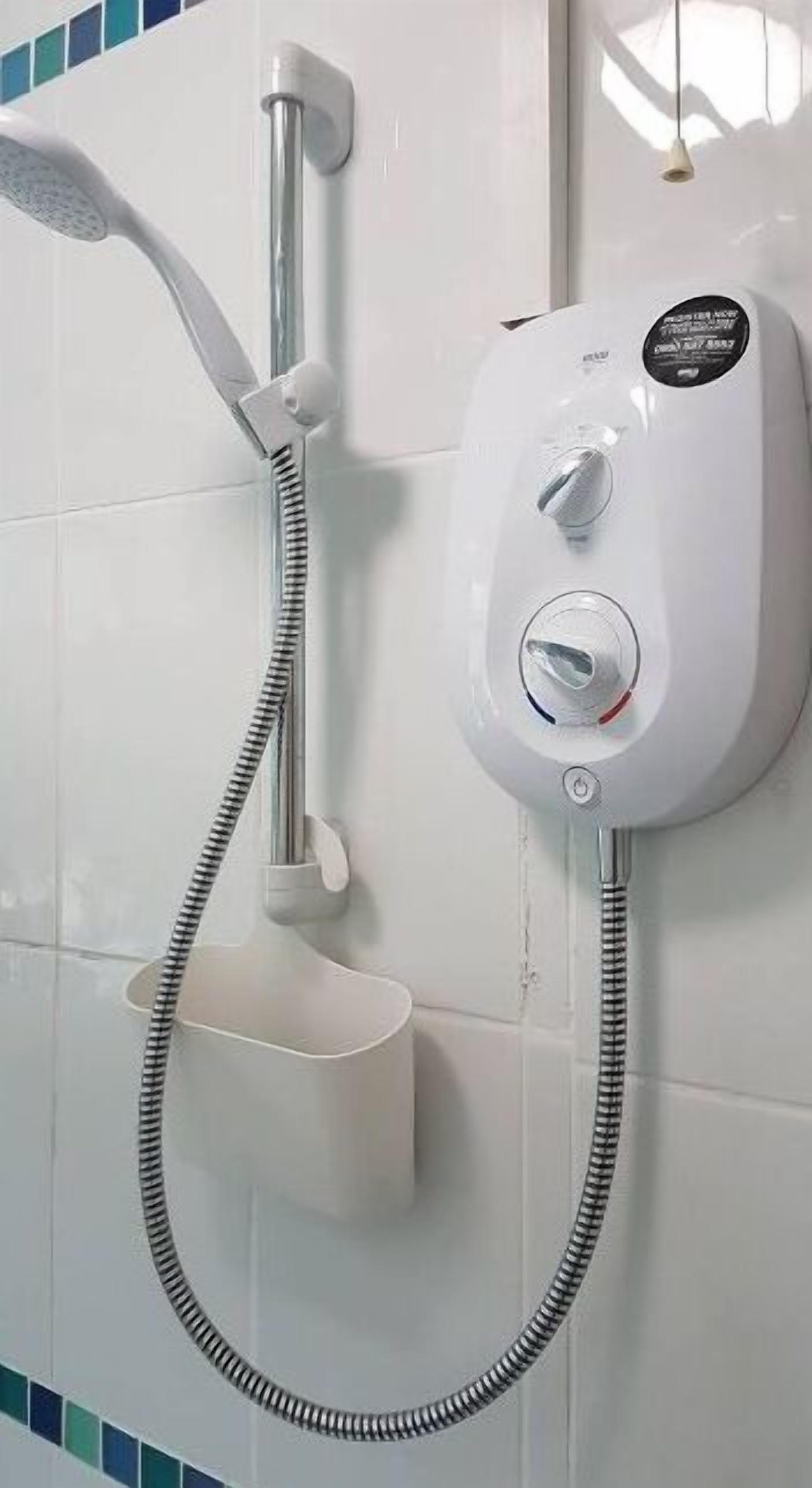 Combined shower/bathtub