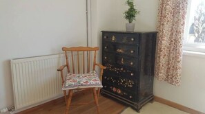 Interior - Double bedroom in Totnes in a family home (Totnes)