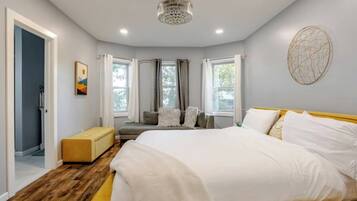 6 Schlafzimmer, Schreibtisch, Bügeleisen/Bügelbrett, Reisekinderbett