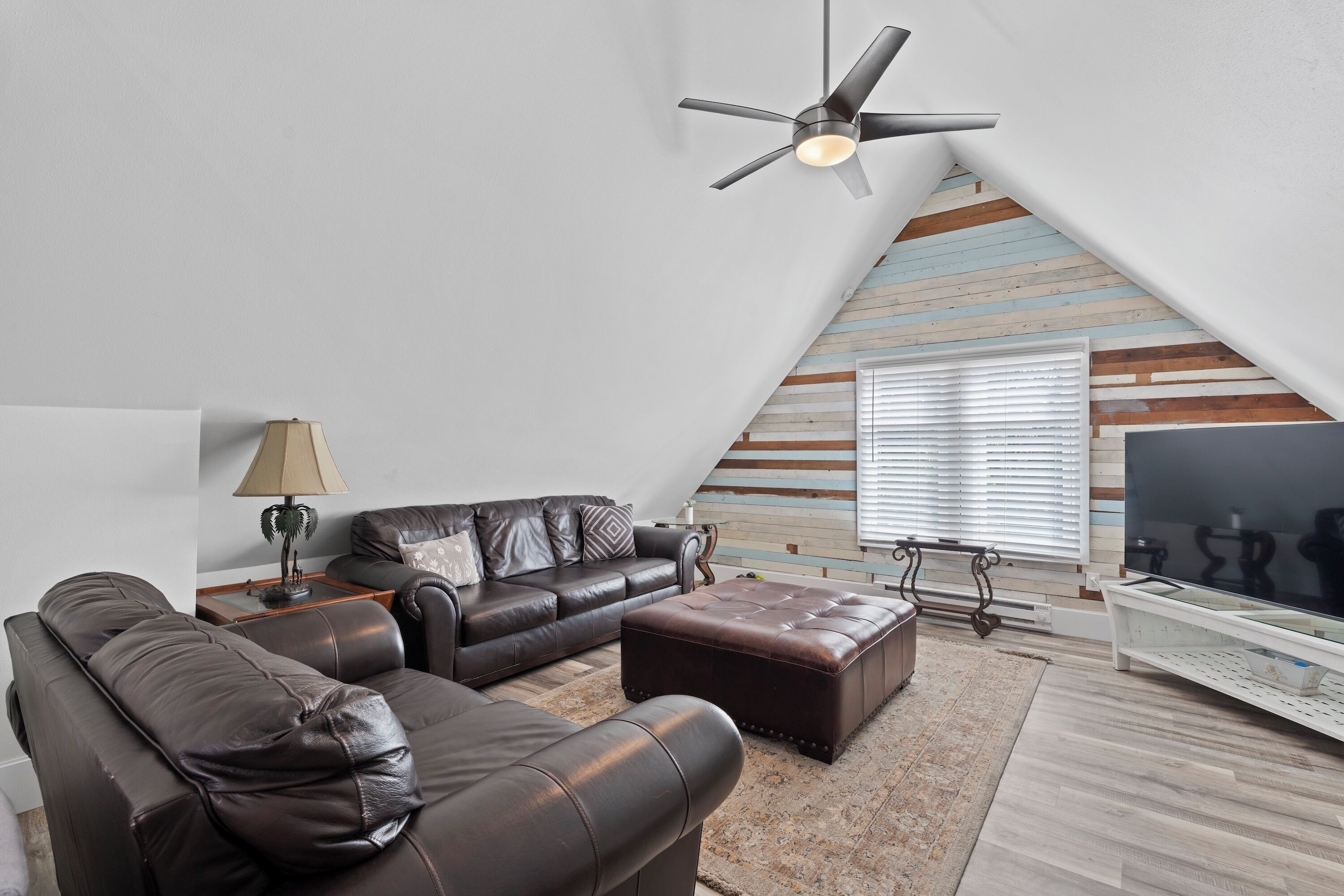Spacious Bayview Penthouse W/ King Bed - Milwaukee