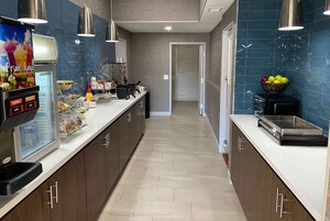 Desayuno continental gratuito y diario