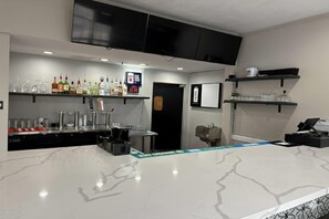 Bar-salon dans le hall