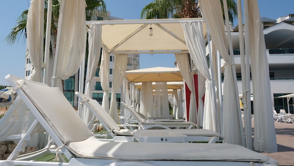 Indoor pool, seasonal outdoor pool, pool loungers
