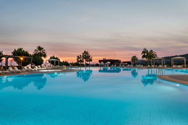 Indoor pool, seasonal outdoor pool, sun loungers