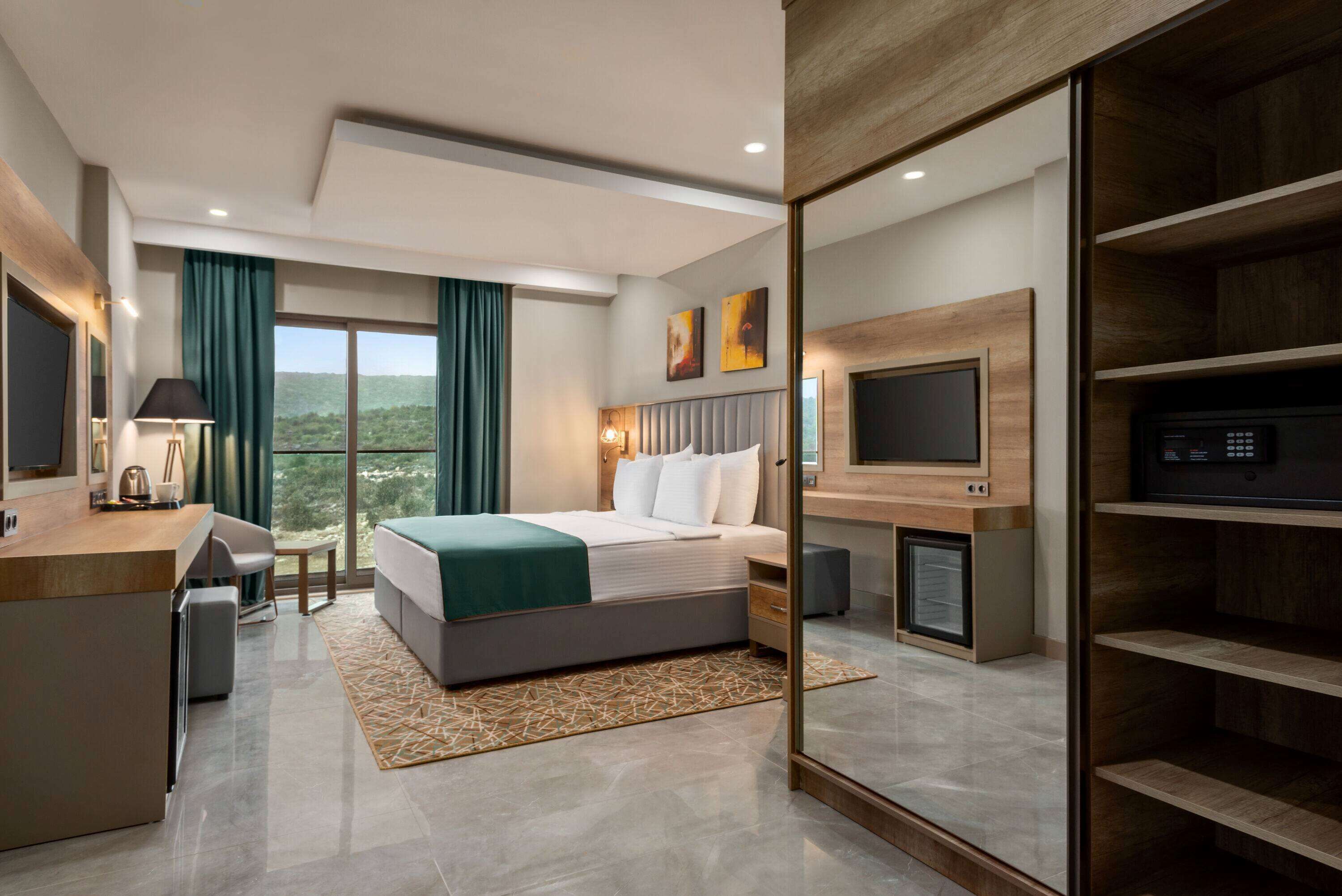 Minibar, két bảo mật tại phòng, bàn 