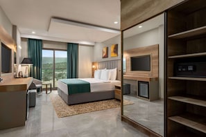 Minibar, in-room safe, desk, laptop workspace - Ramada Resort by Wyndham Kizkalesi (Erdemli)